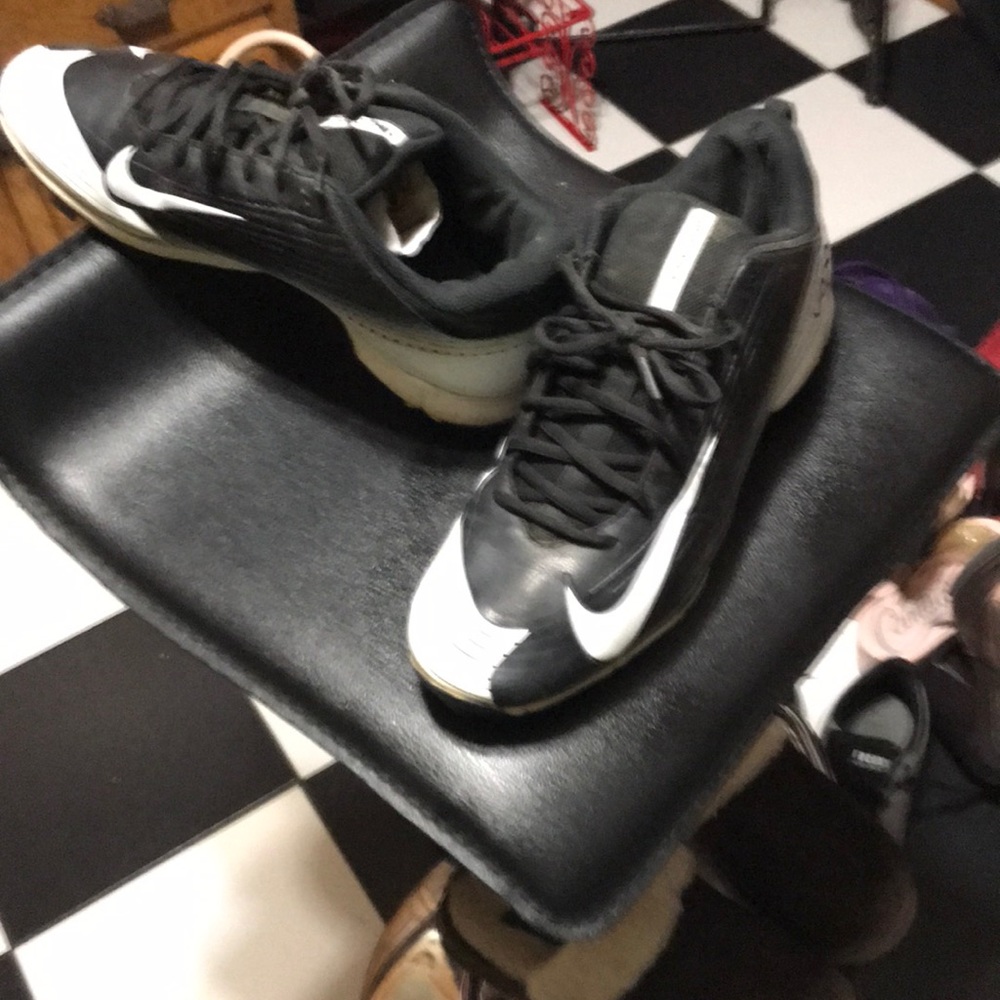Baseball cleats